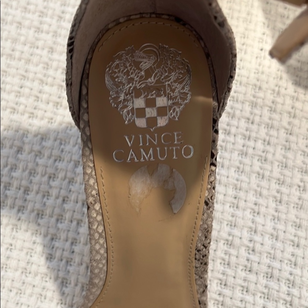 Vince Camuto snakeskin heel - Picture 4 of 5